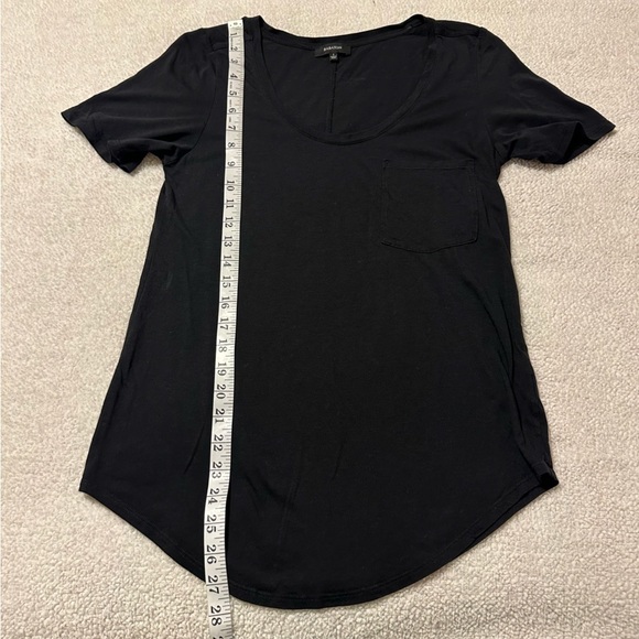 Aritzia Babaton Black Short Sleeve Pocket Tee Shirt - Picture 6 of 9